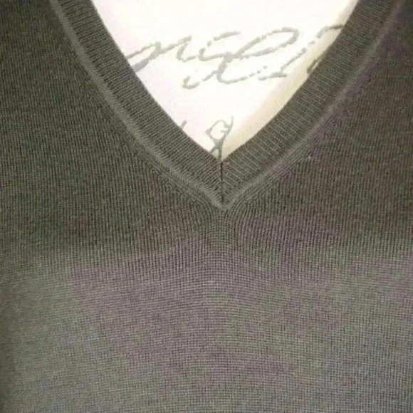 UniQlo brown Pure New Wool V Neck Sweater Size M Women's - Picture 4 of 6